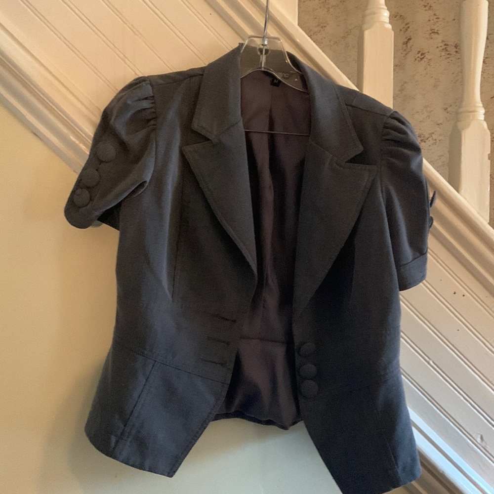 Juniors gray short sleeve suit jacket